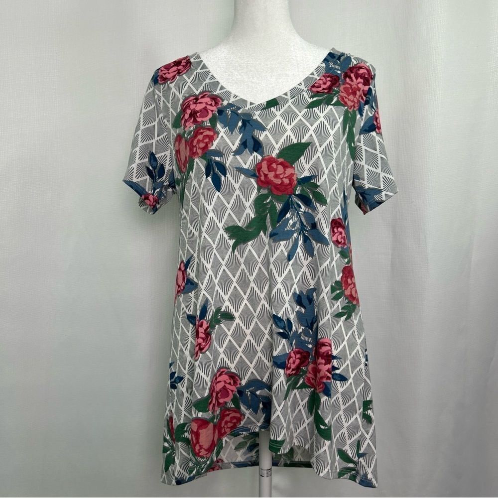Lularoe Vneck Tunic Women’s Small Gray Diamond Shapes With Red flowers
